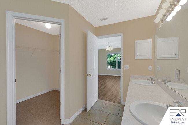 Building Photo - 83 Brushwood Ln