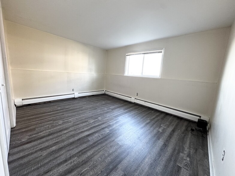 Primary bedroom - 145 Essex Ave