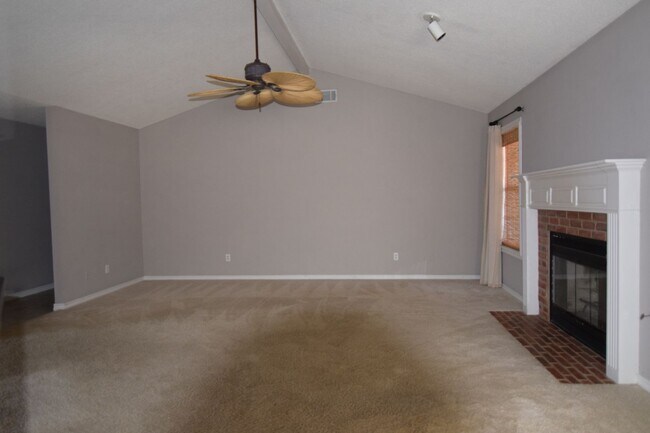 Building Photo - 3900 Bristol Ln