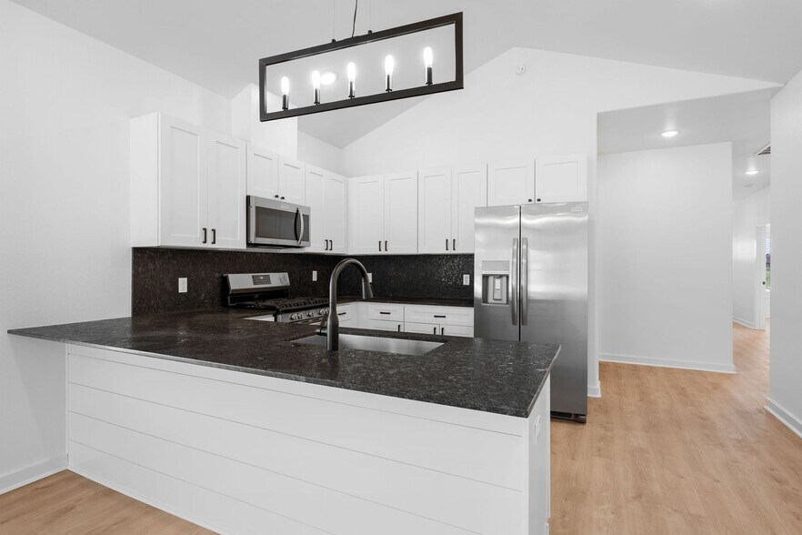 Building Photo - 8701 Cantera Dr