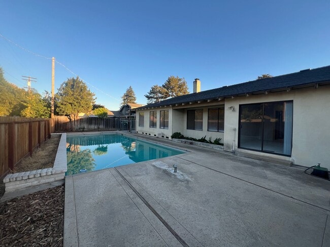 Building Photo - Single story home located in Lakewood Elementary School District!
