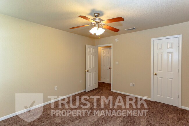 Building Photo - 4202 Elms Run Cir