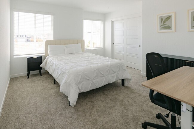 Building Photo - BRAND NEW 4/2.5 Lennar In Riverstone Community