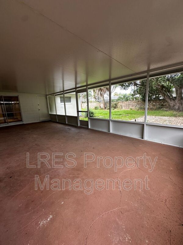 Building Photo - 2719 Merrie Oaks Rd