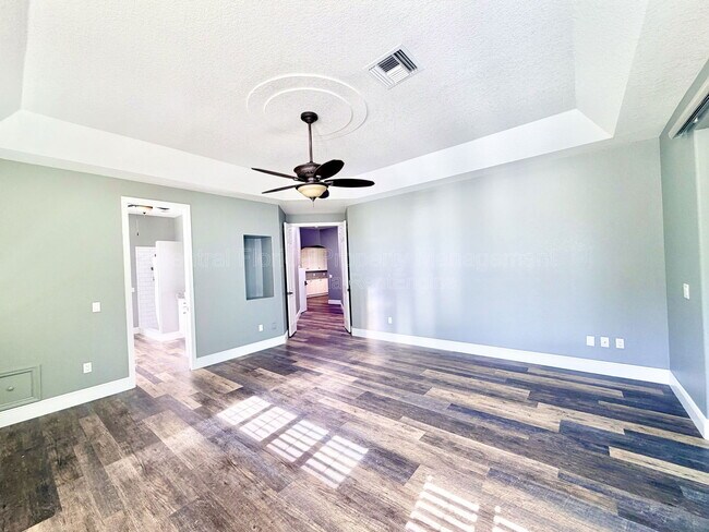 Building Photo - 5243 W Lake Butler Rd