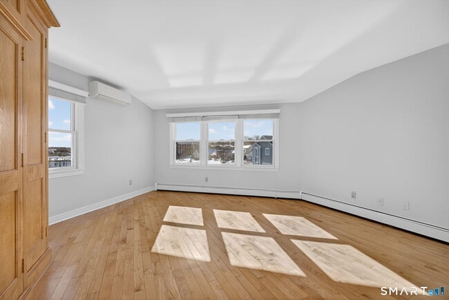 Building Photo - 49 Steamboat Wharf