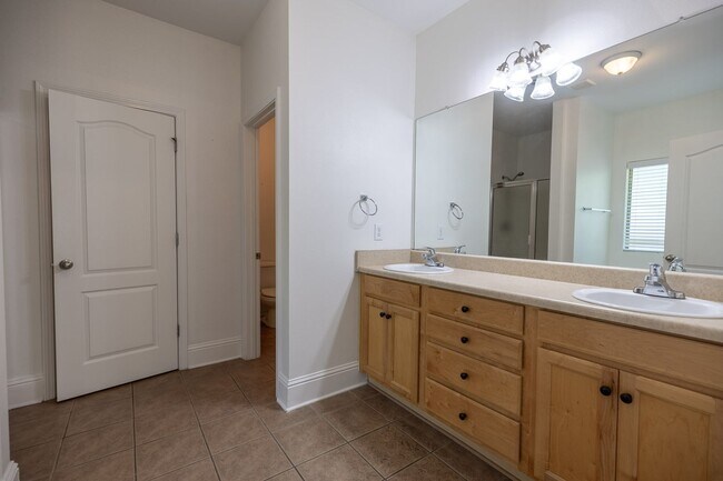 Building Photo - Located near Fairhope Walmart and Aldi!