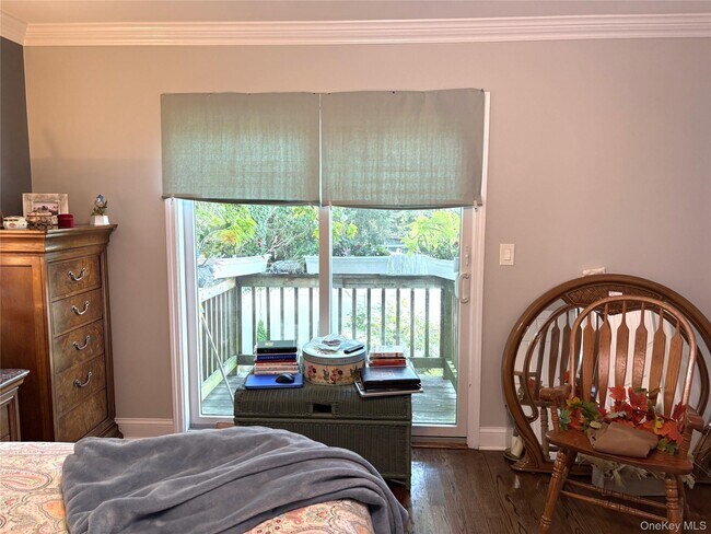 Building Photo - 346 S Main St