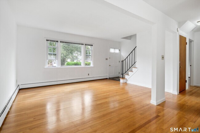 Building Photo - 32 Hollow Wood Ln
