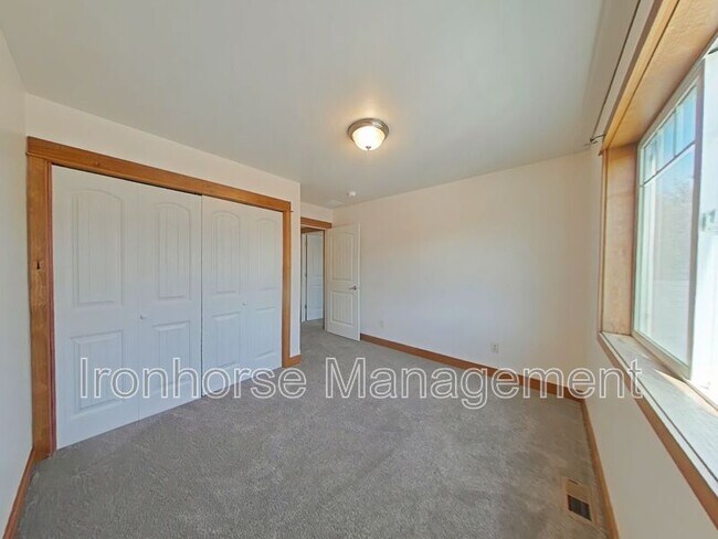 Building Photo - 5471 Glenellen Dr