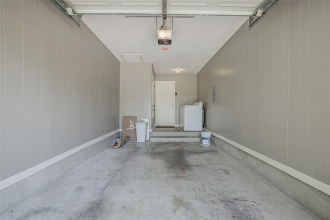 Building Photo - 306 Corral Ln
