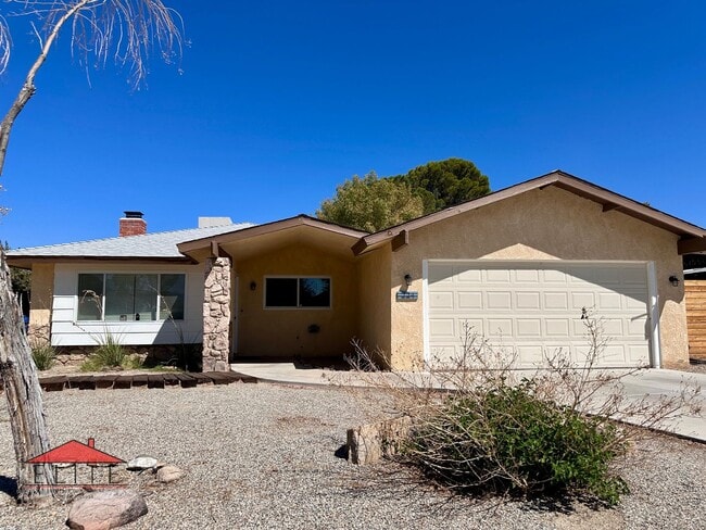 Building Photo - 224 Larkspur St