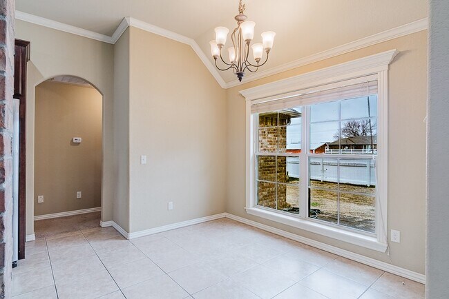 Building Photo - 602 SW Barn Valley Rd