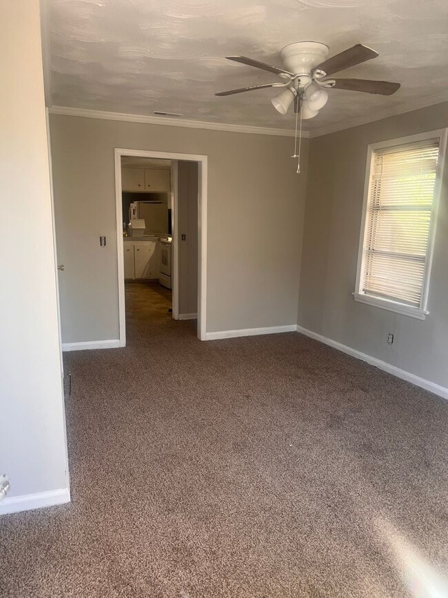 Building Photo - Three Bedroom One Bath