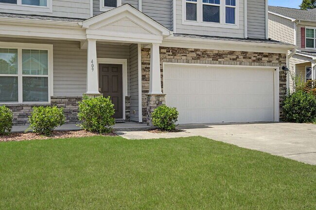 Building Photo - 5-Bedroom Home w/ Fenced-in BackYard in Knightdale
