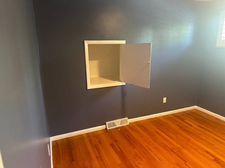 Building Photo - 2874 S Willow Ct