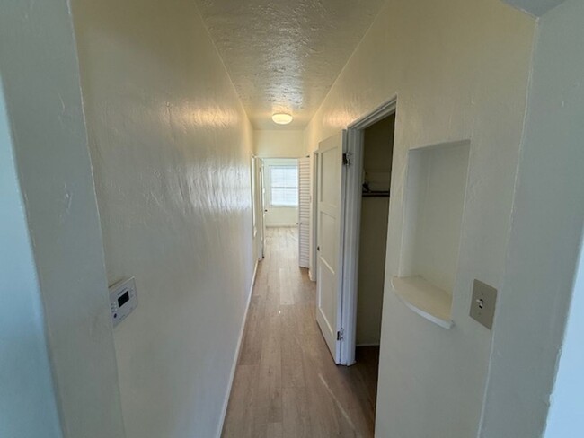 Building Photo - Updated 1-Bedroom Duplex with Lovely Priva...