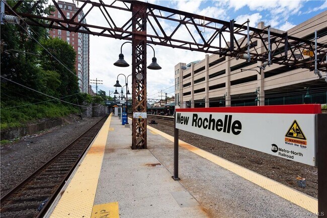 Building Photo - 274 Lockwood Ave