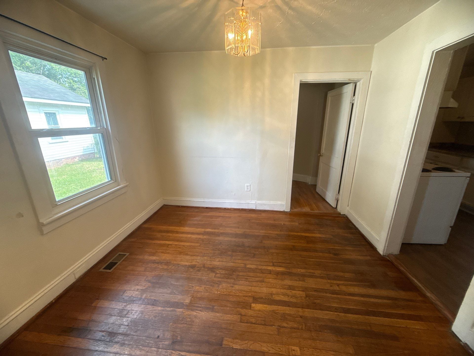 Bedroom - 521 Edwards St