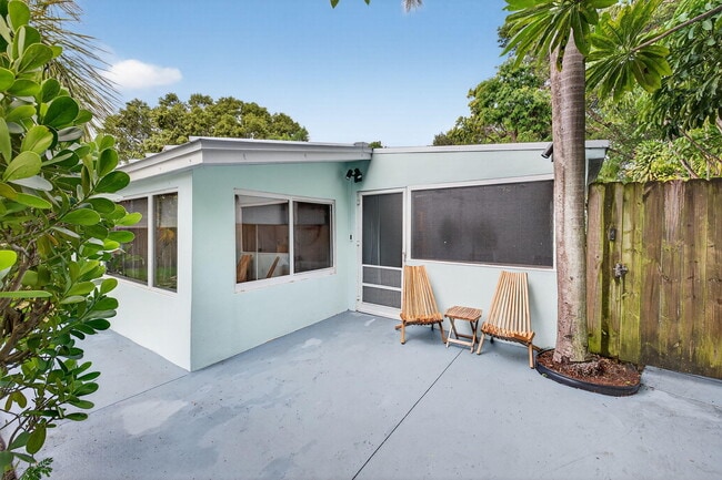 Building Photo - 1317 NE 1st Ave.