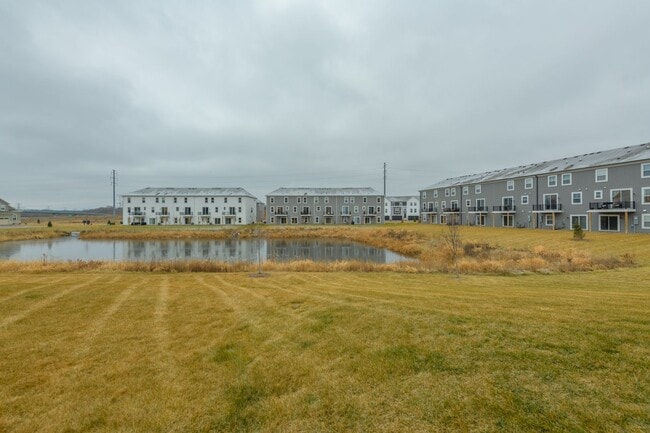 Building Photo - Awesome maple grove 5 bed 4 bath townhome! Pond views, 2 years old!