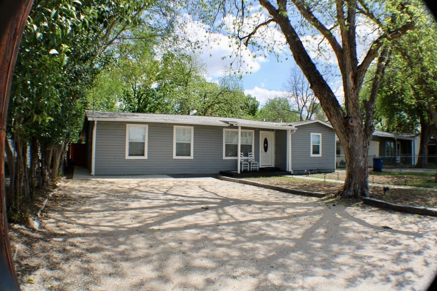 Building Photo - 1141 Katy St