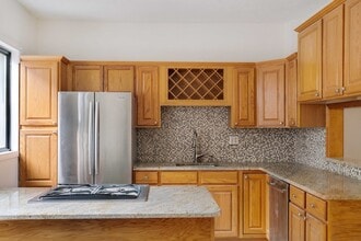 Building Photo - 195 Endicott St