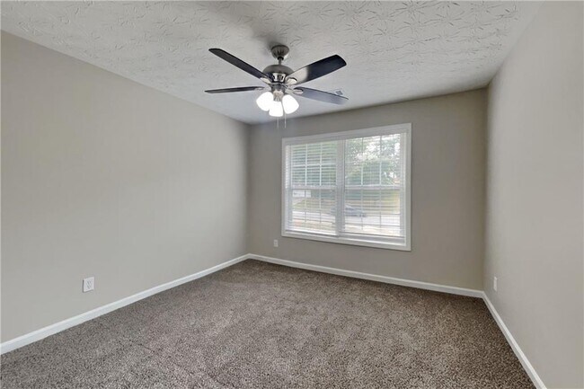 Building Photo - 1294 Log Cabin Ln SE