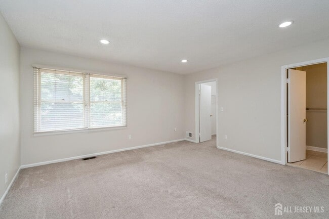 Building Photo - 57 Woodmere Dr