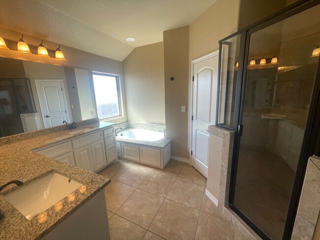 Building Photo - Large Family Home in Desert Ridge