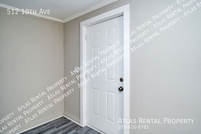 Building Photo - 512 10th Ave