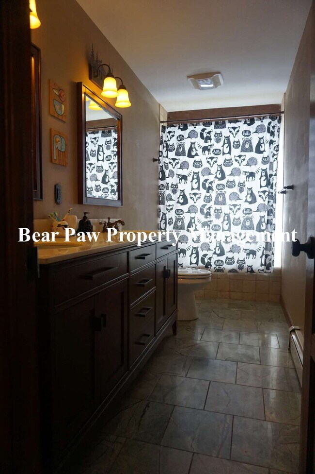 Building Photo - Lovely Home in Soda Creek!!