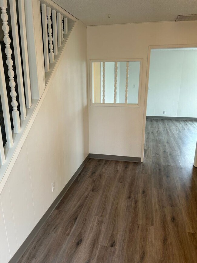 Building Photo - 29133 Milliron Rd