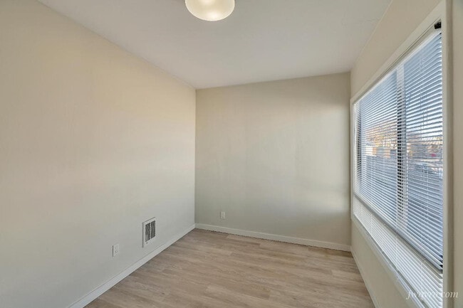 Building Photo - 70 Terra Vista Ave