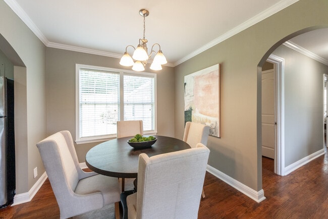 Building Photo - 833 Grove St