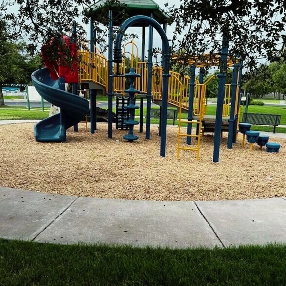 Building Photo - 2710 Greenlee Dr