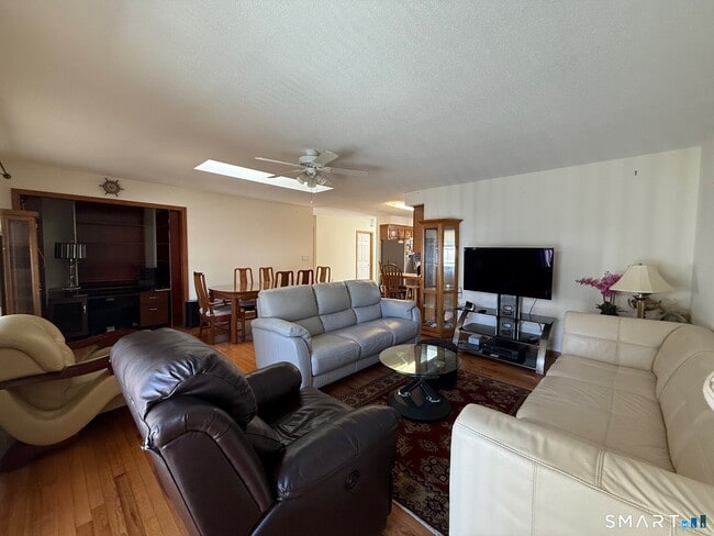 Building Photo - 14 Daniel Dr