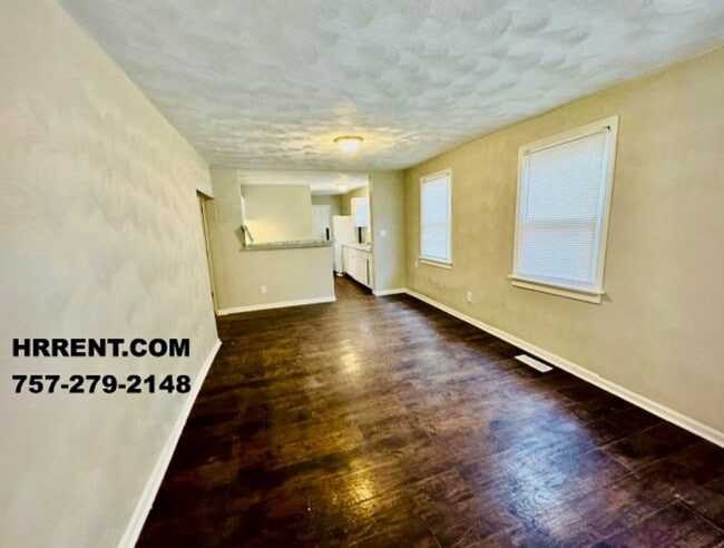 Building Photo - Adorably Renovated 3 Bedroom 2 Bath Single...