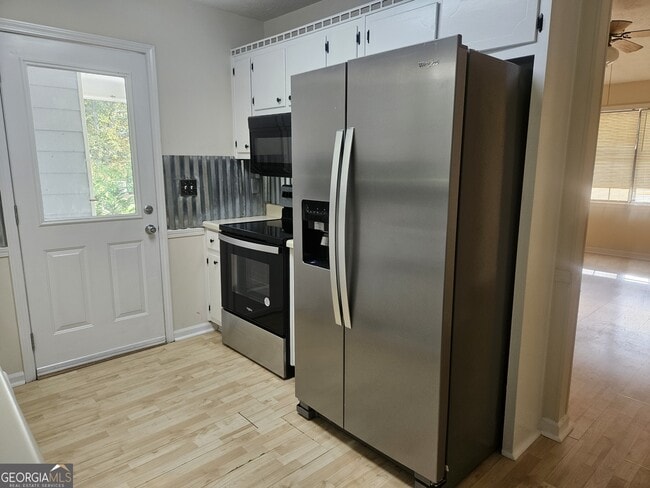 Building Photo - 4121 Burgundy Way