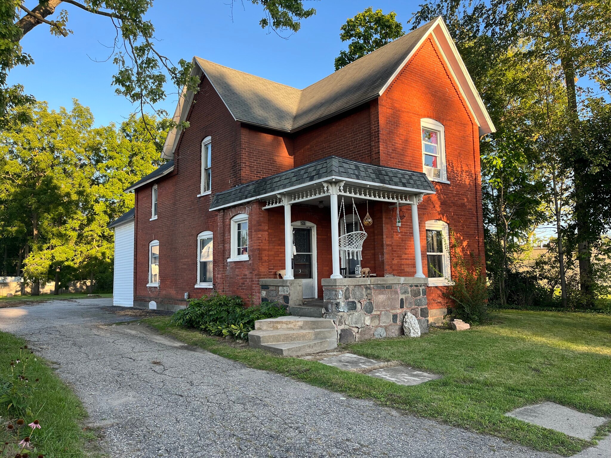 Building Photo - 207 S Mill St Apt 2