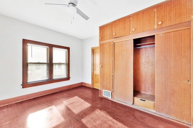 Building Photo - 637 S Holyoke St