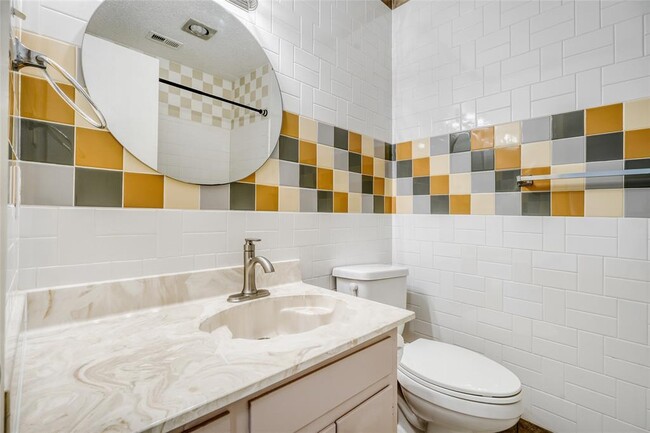 Building Photo - 6601 Skycrest Dr