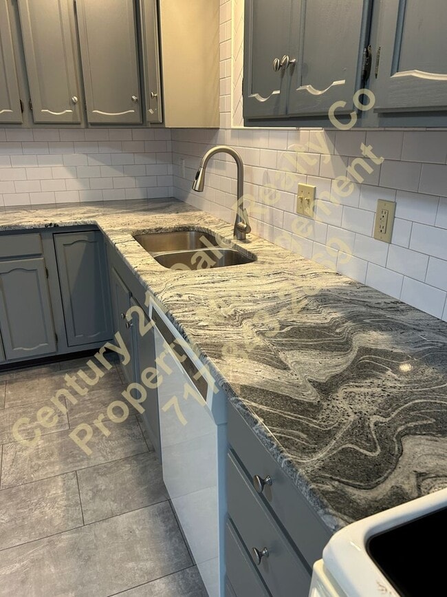 Building Photo - Beautiful 2 Bedroom Condo in West York Schools with a Large 2 Car Garage