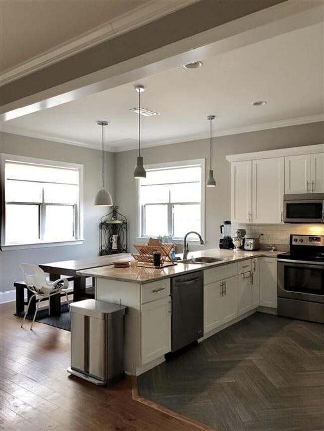 Building Photo - Extremely well maintained 3-bedroom, 2.5-bath home located in the highly desirable Woodlands comm...