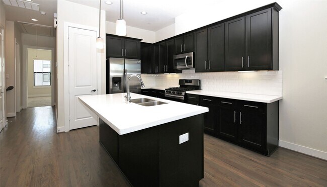 Building Photo - 3916 Tulane Oak Dr