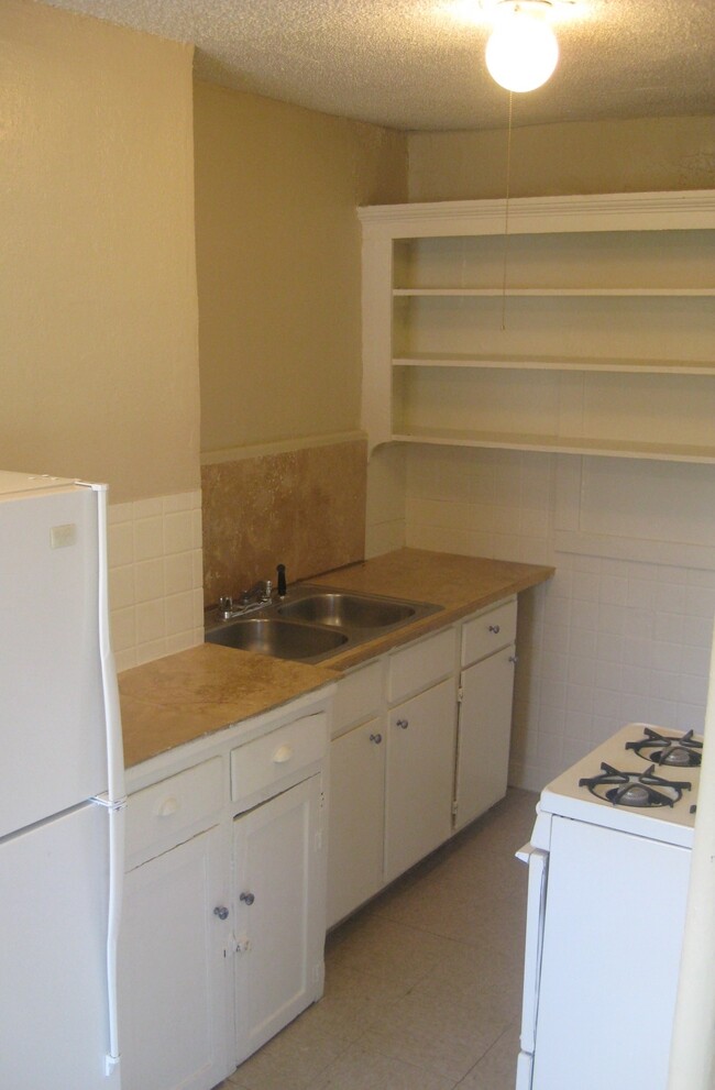 Interior Photo - Brentwood Plaza