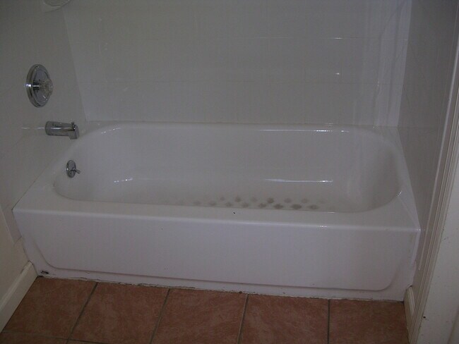 Building Photo - 601 Chestnut Ave