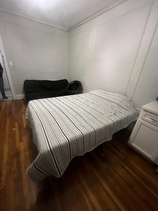 Building Photo - 1144 E Grand St