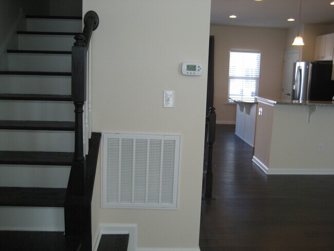 Building Photo - 360 Spring Hill Pl