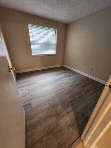 Building Photo - 2906 Cedaridge Dr